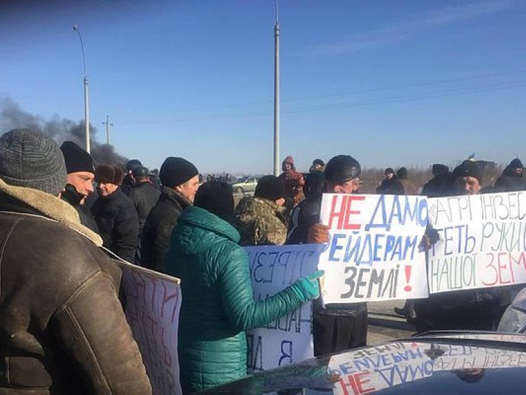 Движение транспорта на дороге Одесса-Киев в Кировоградской области восстановили (ФОТО)