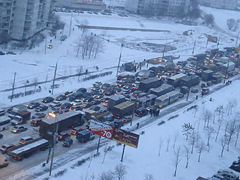 В Киеве уровень вечерних пробок оценивается в пять баллов (КАРТА)