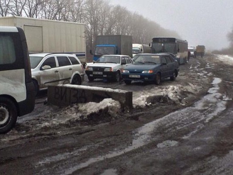 На КПВВ в зоне АТО скопилась очередь из почти 700 автомобилей &#8212; ГПСУ