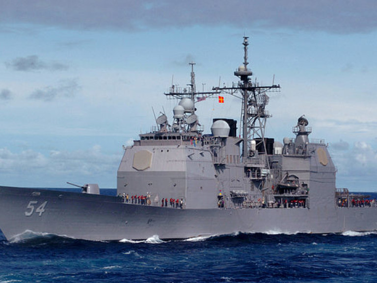 У берегов Японии американский крейсер сел на мель