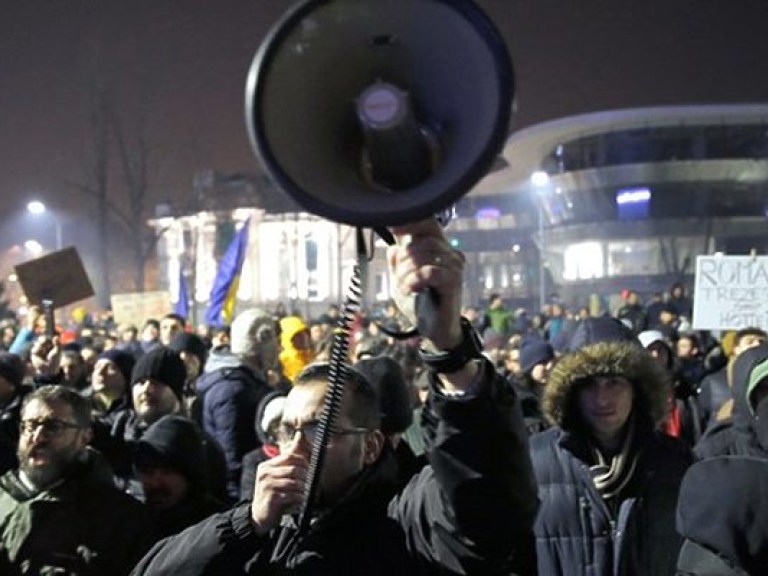 В Румынии прошли ночные акции протеста (ФОТО)