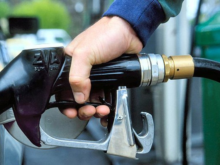 Цена на бензин и дизельное топливо вырастет еще на 50 копеек в ближайшее время &#8212; эксперт