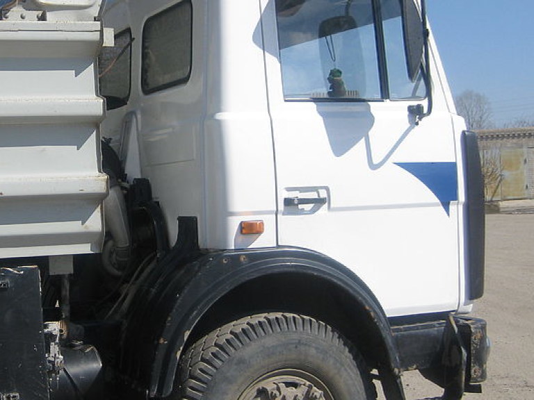 В Днепропетровской области грузовик с гречкой въехал в дом, сломав стены (ФОТО)