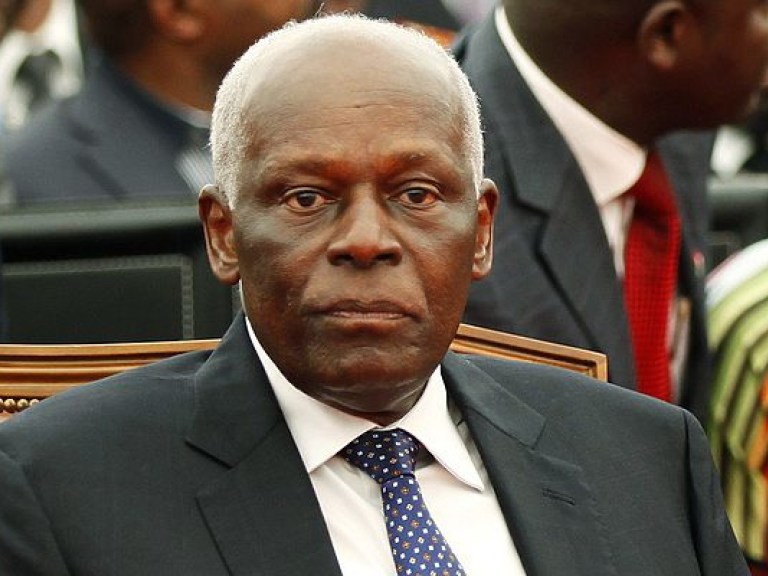 После 38 лет правления президент Анголы уходит в отставку