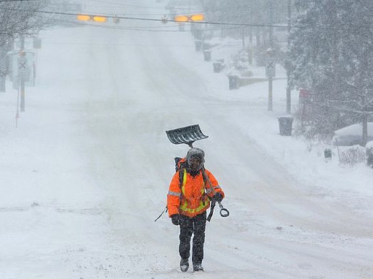В Канаде в результате снегопада около 18 тысяч жителей остались без электричества (ФОТО)