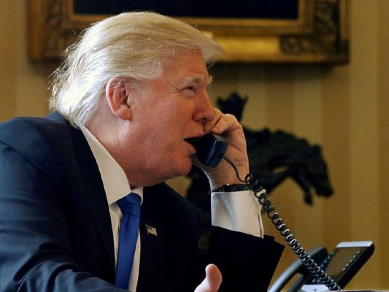 Эксперт о разговоре Трампа и Порошенко: Дежурный звонок без стратегических последствий