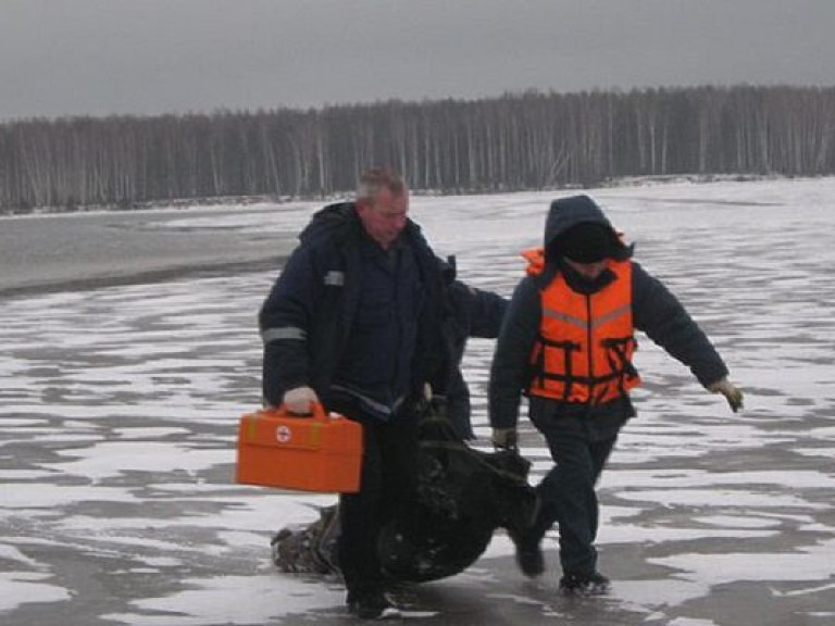 В Полтавской области рыбак утонул, вытаскивая свою собаку из Днепра (ФОТО)