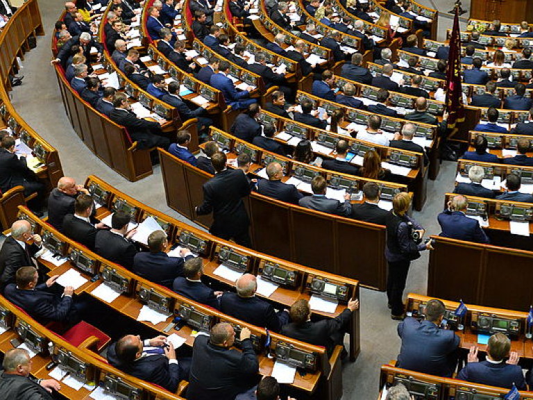 Парубий открыл заседание Рады,  в зале  зарегистрировалось 365 депутатов