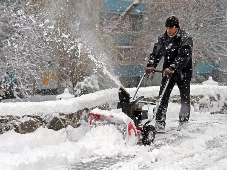 6 февраля в Киеве составили 94 админпротокола за неубранный снег &#8212; КГГА