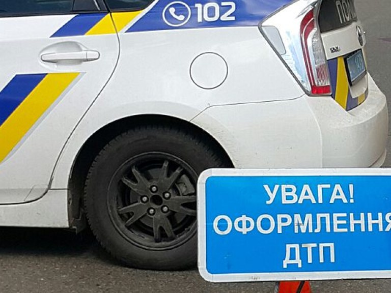 В Киеве столкнулись автомобили BMW и Volkswagen, которыми управляли женщины (ФОТО, ВИДЕО)