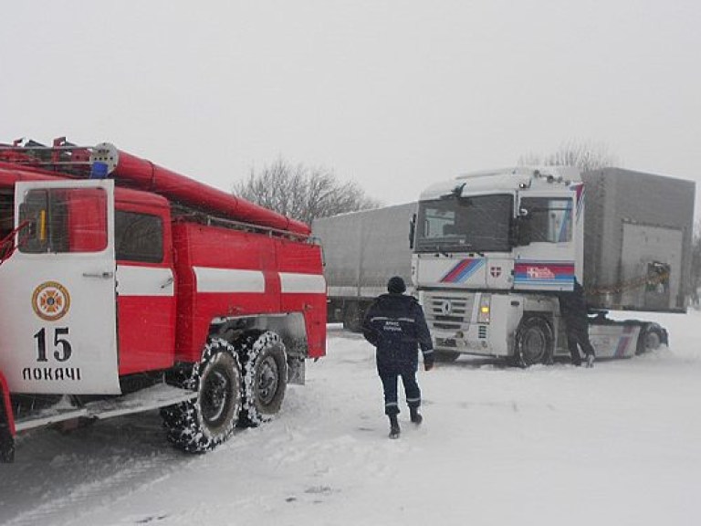 Из-за непогоды ограничили движение автомобилей по дороге Марьянское-Берислав