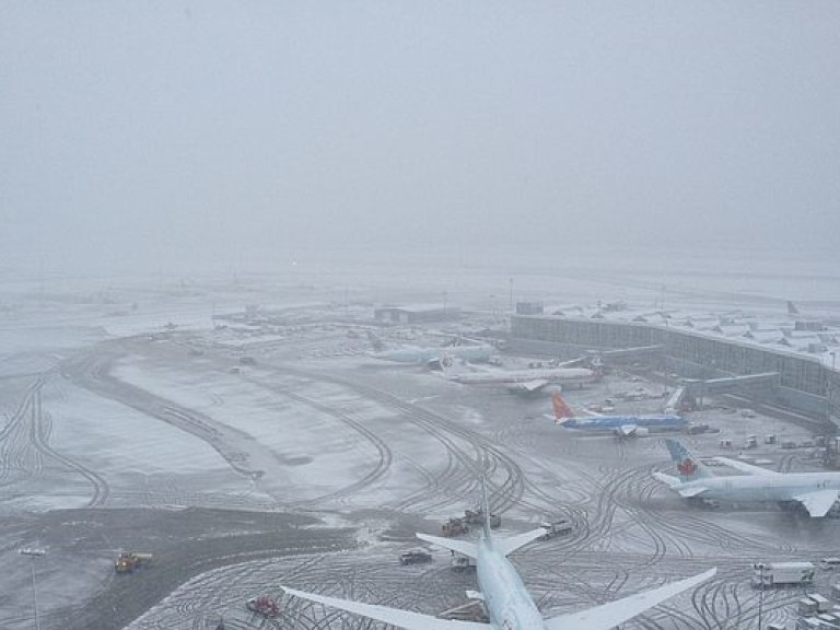 В США отменили более двух тысяч рейсов из-за снежного шторма