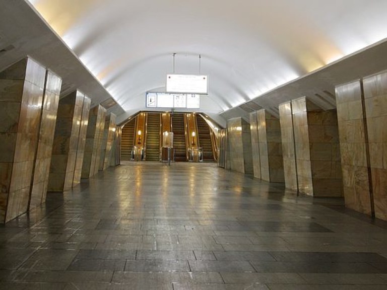 В Харькове на станции метро &#171;Южный вокзал&#187; женщина бросилась под поезд