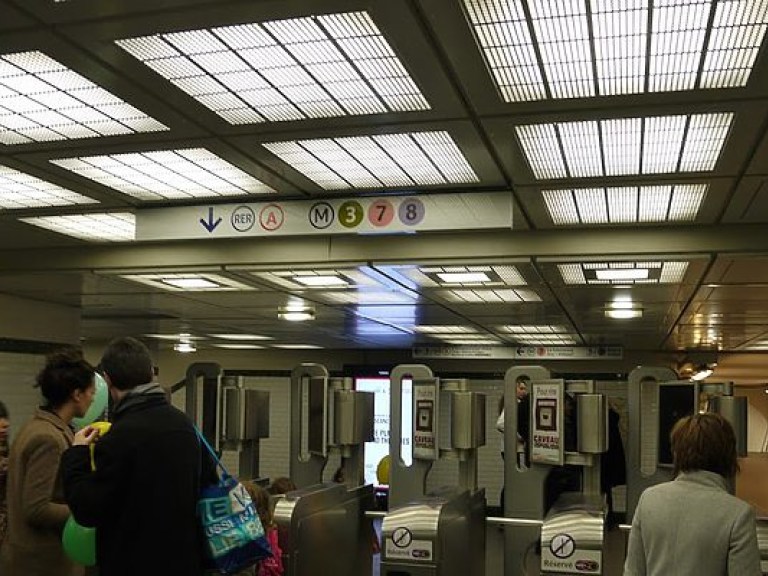 В парижском метро произошло сильное задымление (ФОТО)