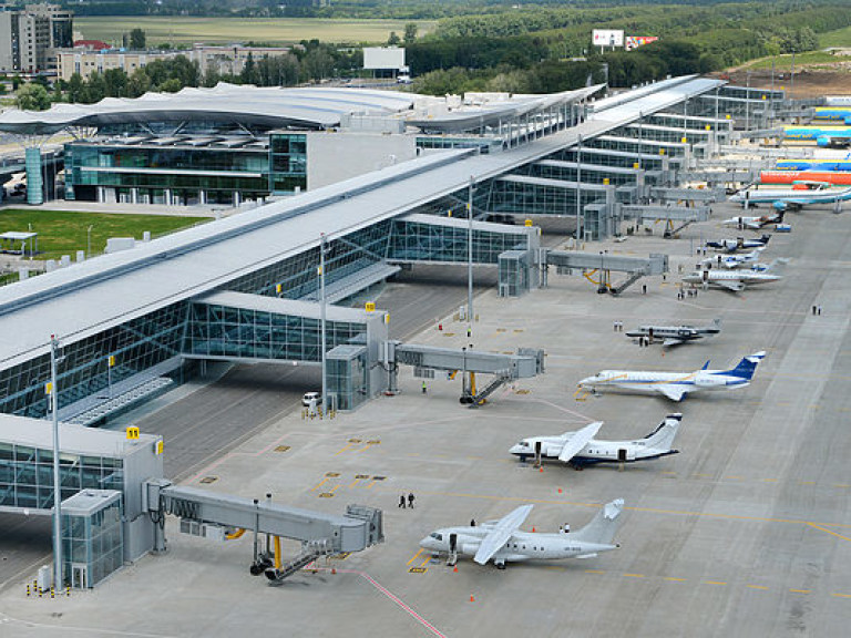 Пограничники задержали в аэропорту «Борисполь» иностранцев, которых разыскивал Интерпол