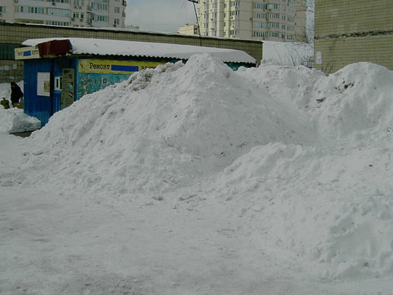В Киеве выписано около трех тысяч админпротоколов за неубранные от снега улицы – КГГА