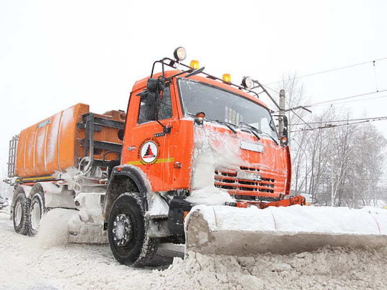 В Киеве сосредоточено 253 единицы снегоуборочной техники