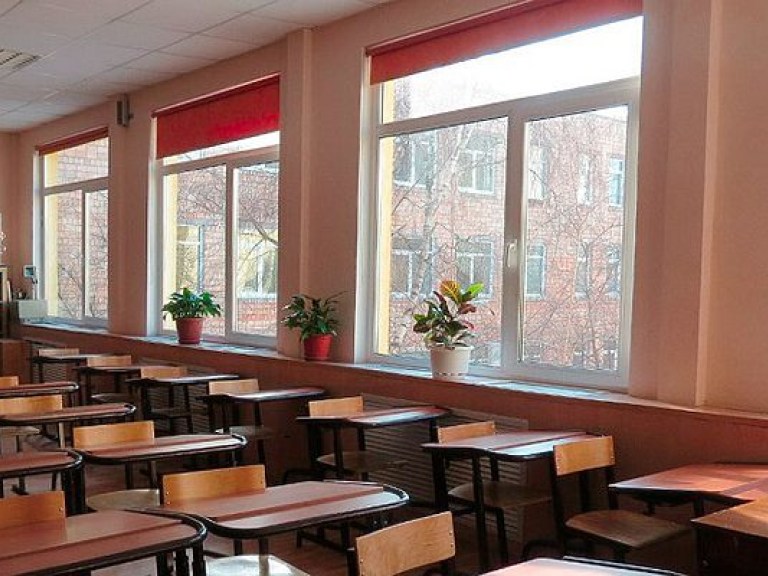 Одесские школы переведут на работу в две смены