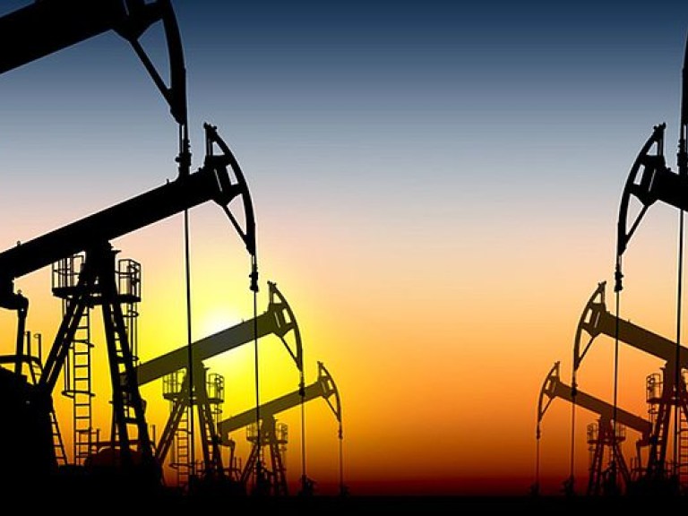 Нефть дорожает на данных ОПЕК о сокращении ее добычи