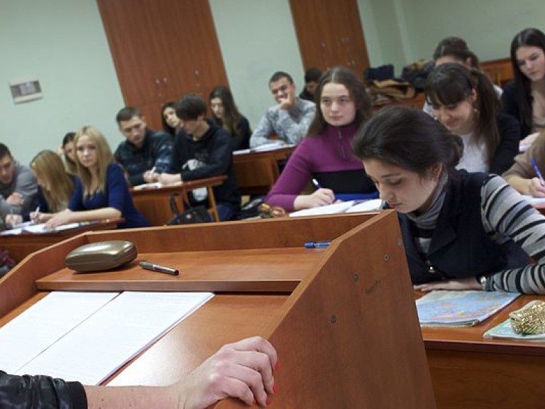 Эксперт:  Правительство пытается заставить студентов «замолчать»