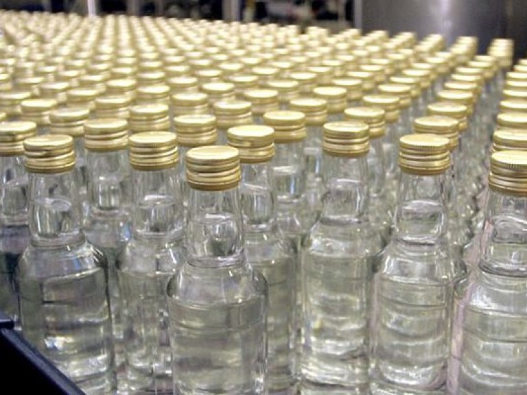 В Киевской области обнаружили более 4 тысяч литров фальсифицированной элитной водки (ФОТО)