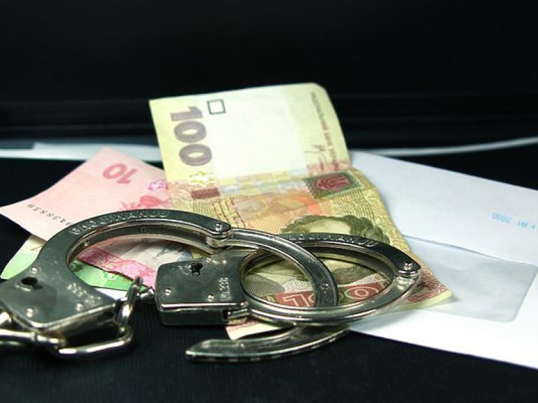 В Киеве инспектора управления Гоструда задержали на взятке в 112 тысяч гривен