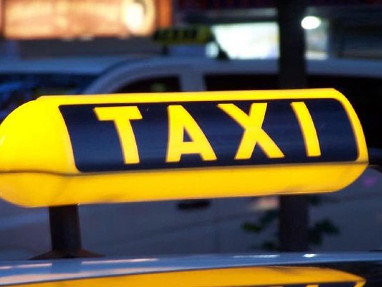 В Киеве массово начнут закрываться службы такси – эксперт