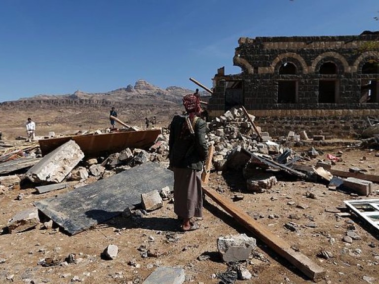 В Йемене авиация атаковала траурную процессию, погибли шесть женщин и девочка (ФОТО)