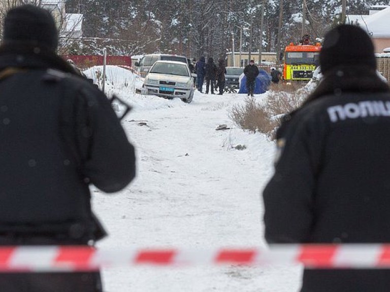 В одном из гаражей в Киеве правоохранители обнаружили гранаты и взрывчатку