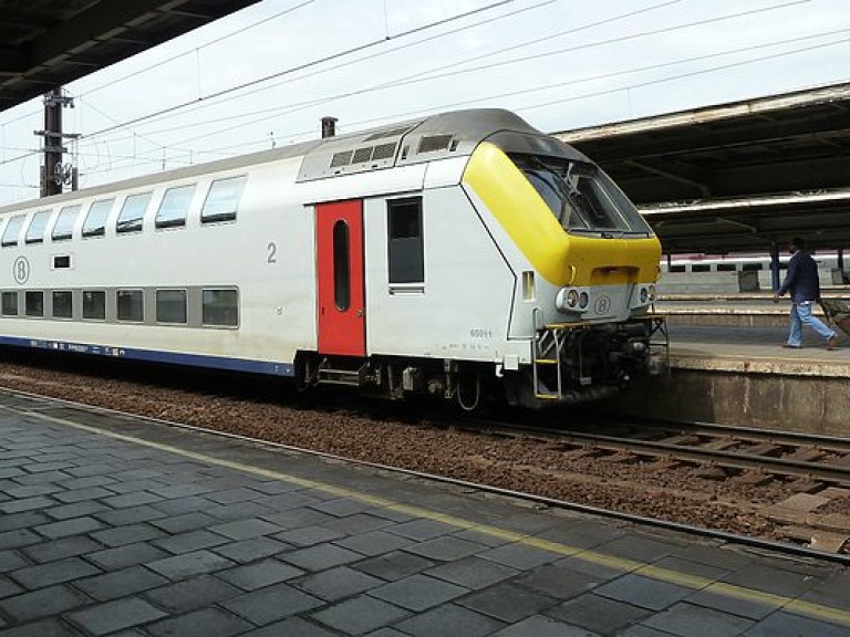 В Бельгии поезд сошел с рельсов: один человек погиб, 25 травмированы (ФОТО)