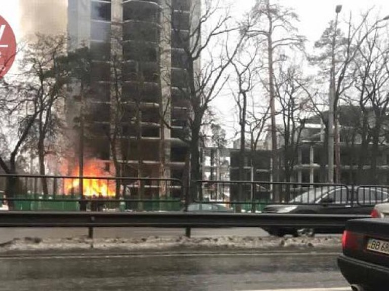 Возле столичной станции метро «Житомирская» произошел пожар (ФОТО)