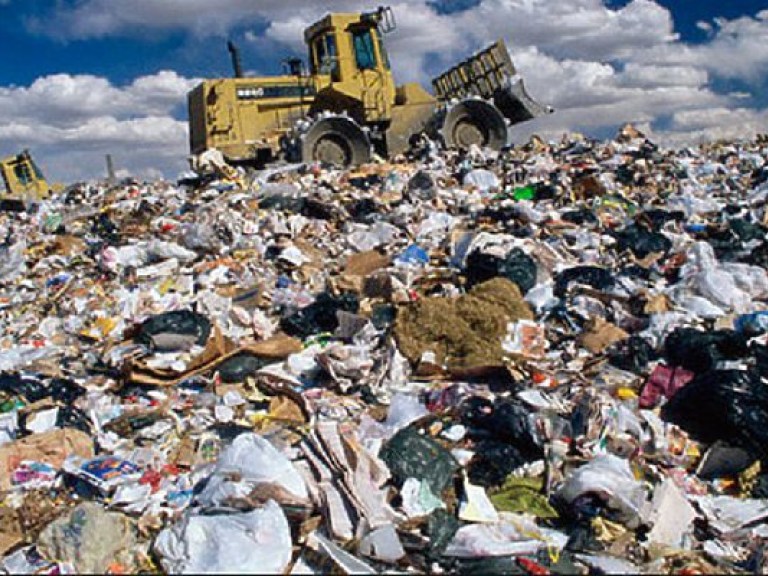 В Запорожскую область незаконно привезли более 100 тонн львовского мусора