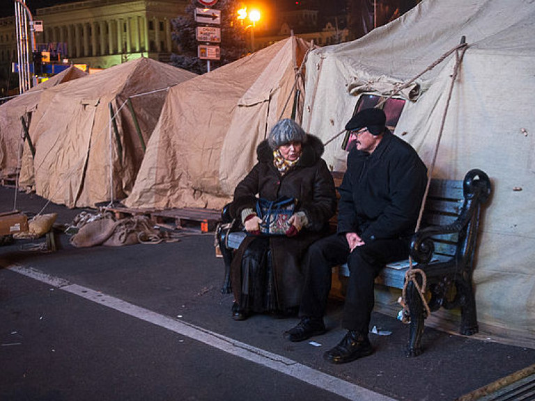 Участники акции протеста в Киеве организуют штаб (ФОТО)