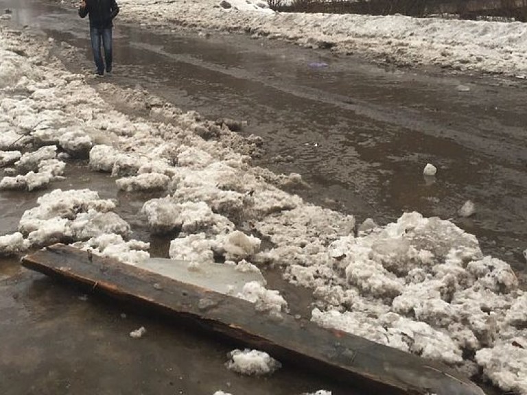 Из-за непогоды на Закарпатье ограничили движение грузовиков по трассе «Мукачево-Рогатин»