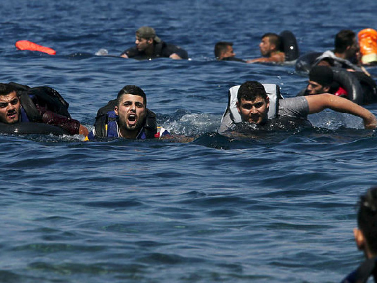 Средиземном море утонула лодка с мигрантами, более 70 погибших (ФОТО)