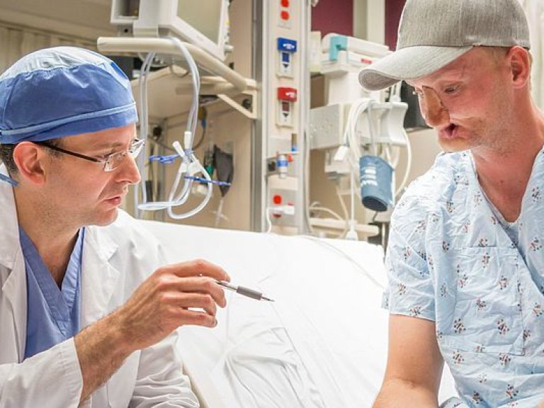 Американские хирурги трансплантировали пациенту новое лицо (ФОТО)