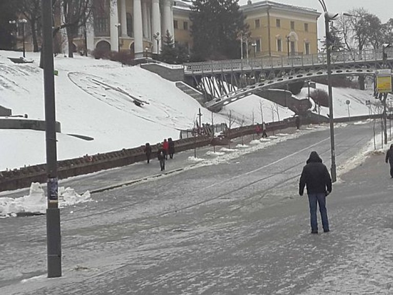 Движение по улице Крещатик восстановили