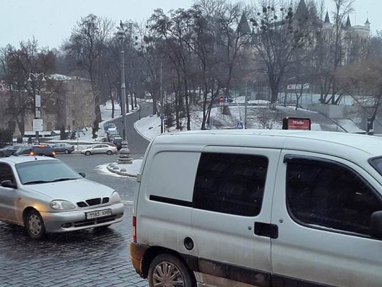 В Киеве восстановили движение транспорта по улице Грушевского