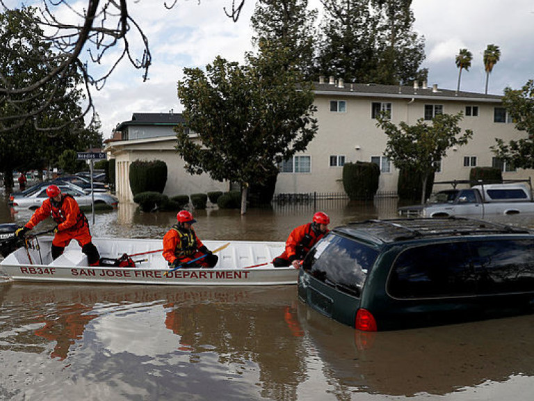 В Калифорнии город ушел под воду, идет эвакуация (ФОТО, ВИДЕО)