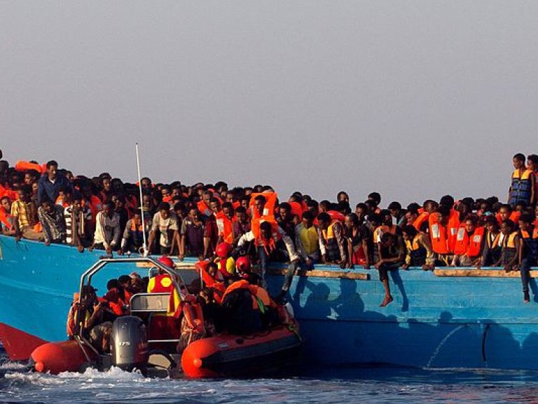 В Сицилийском проливе за сутки спасли больше тысячи мигрантов