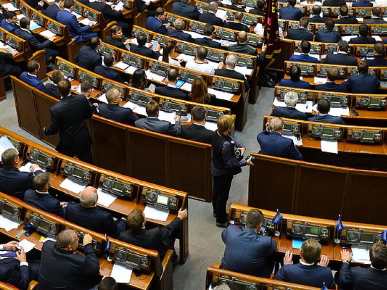 Геращенко закрыла заседание Рады, нардепы не приняли ни одного закона