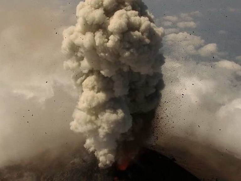 В Гватемале начал извергаться вулкан Фуэго (ФОТО, ВИДЕО)