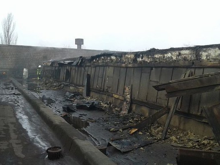 В Мариуполе сгорел цех предприятия (ФОТО)
