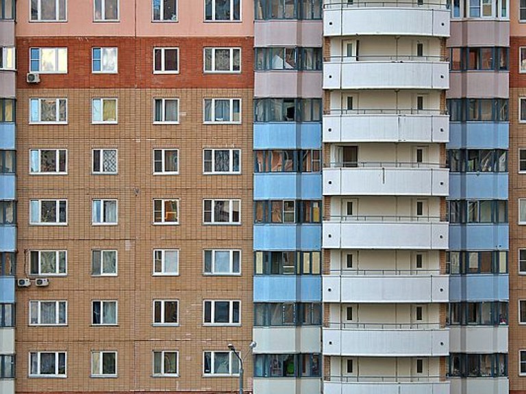 В Ровно мужчина вышел на балкон подышать воздухом и погиб, выпав с 9 этажа