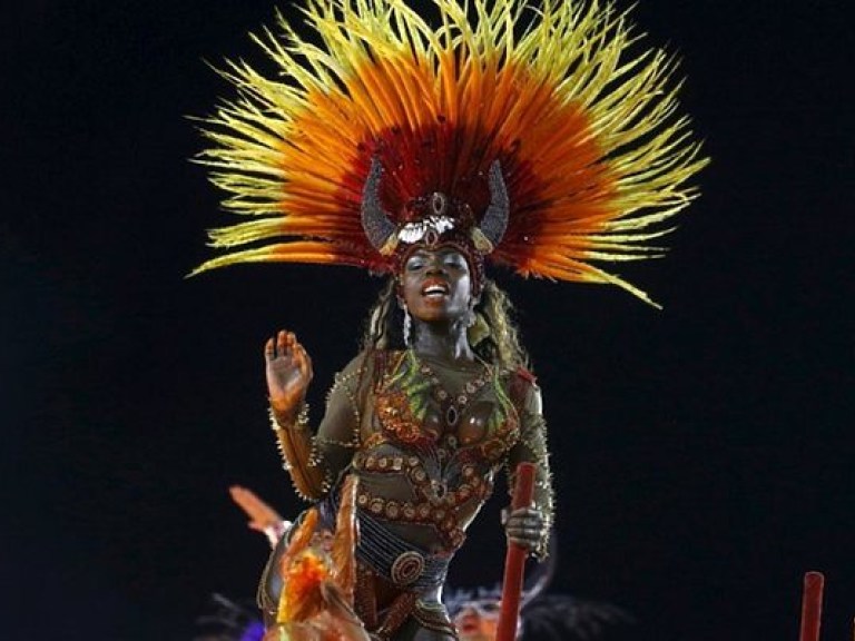 В Рио-де-Жанейро проходит ежегодный карнавал (ФОТО)