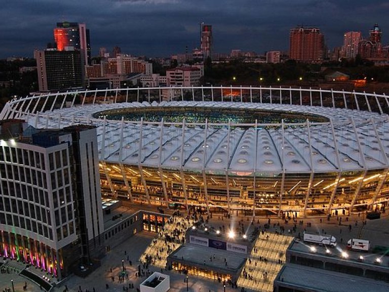 УЕФА оштрафовал «Динамо» и «Бешикташ» за поведение болельщиков в Киеве