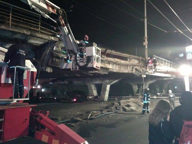 «Я устал, я ухожу»: как пользователи соцсетей отреагировали на обвал Шулявского моста