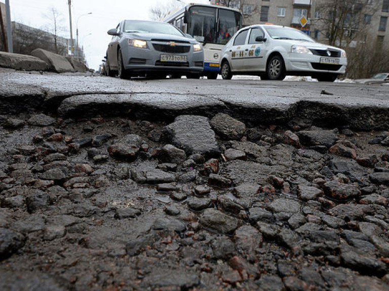 На ремонт дорог в Киеве заложена только десятая часть средств – эксперт