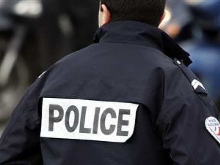 На выступлении Олланда полицейский снайпер случайно ранил двоих человек
