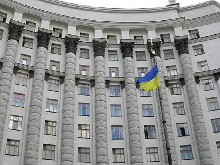 Кабмин упростил оформление виз для въезда в Украину